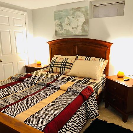 Deluxe Double Room- Hazel Stays Mississauga Bagian luar foto