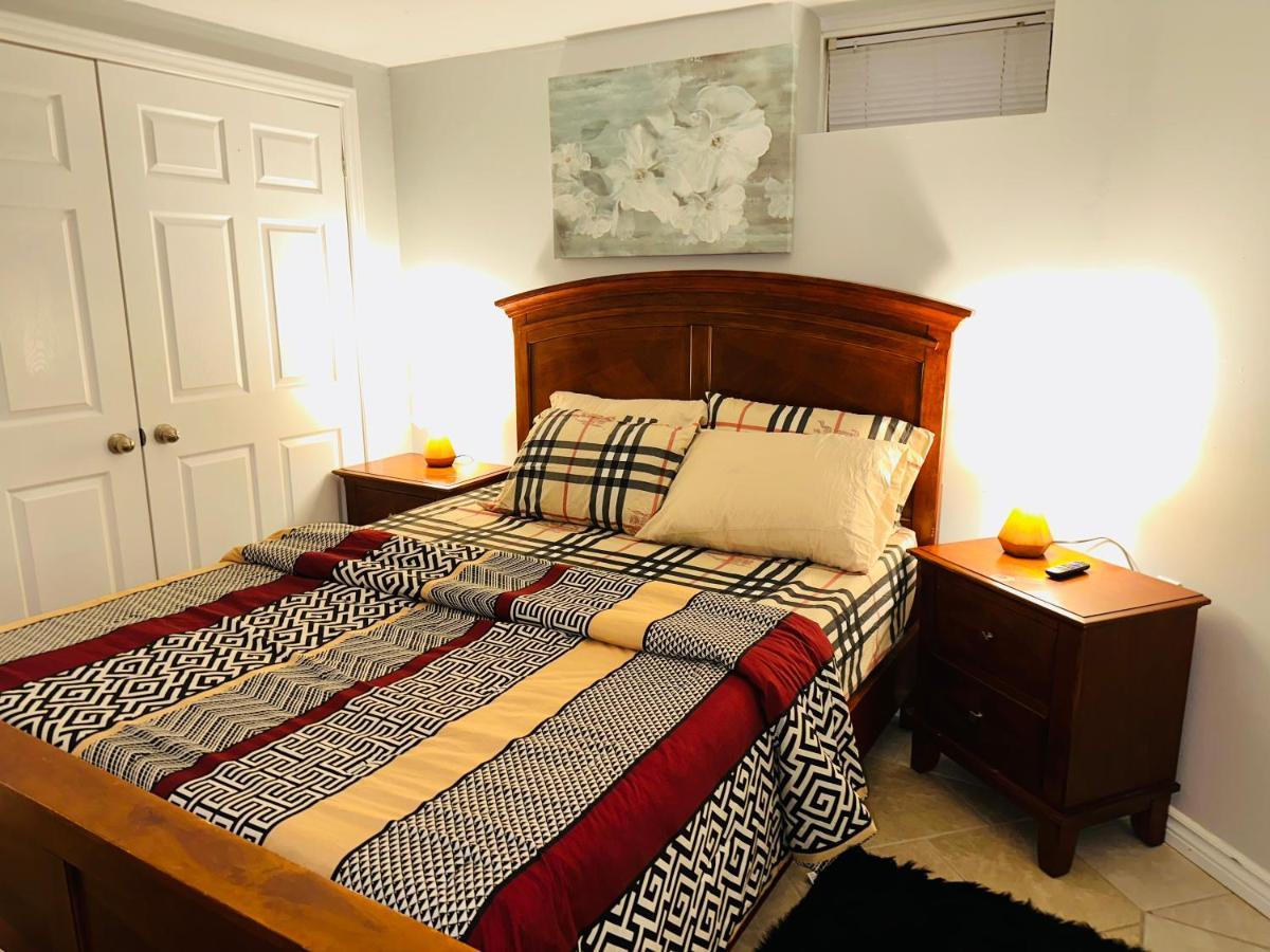 Deluxe Double Room- Hazel Stays Mississauga Bagian luar foto