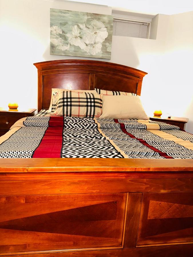 Deluxe Double Room- Hazel Stays Mississauga Bagian luar foto